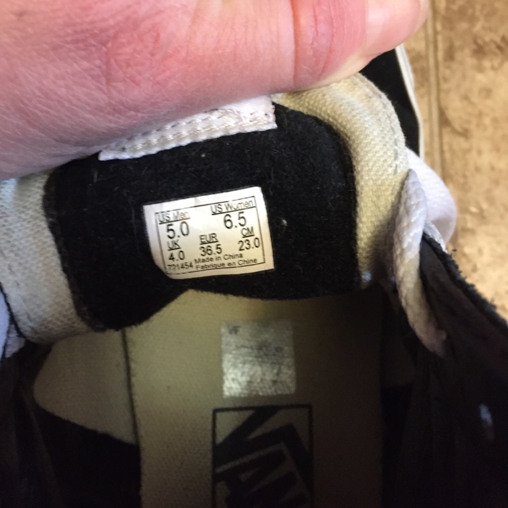 Vans - Picture 5 of 6